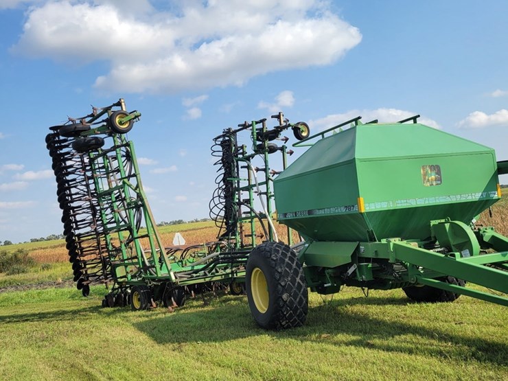 john-deere-787-image-1