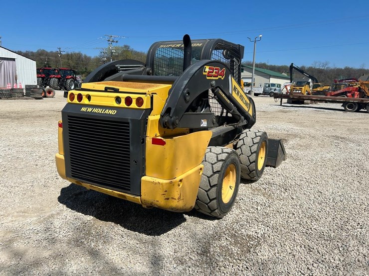 2016-new-holland-l234-image-4