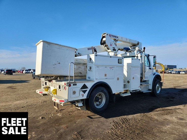 2020-freightliner-m2-106-image-3