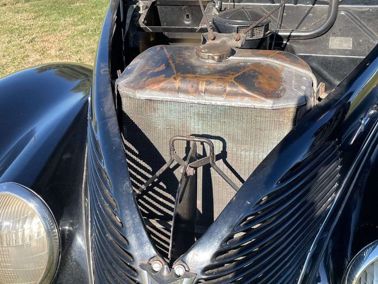 1938-ford-two-door-deluxe-sedan---original-car!-image-80