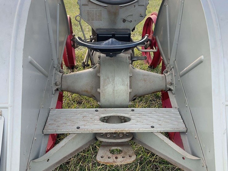 brand-new-never-used-1925-fordson-tractor-image-37