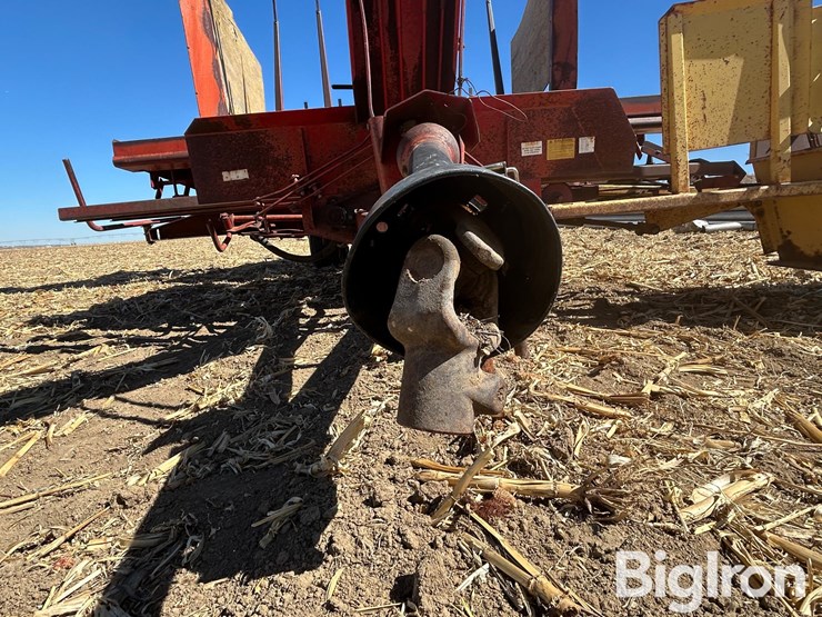 new-holland-1033-image-9