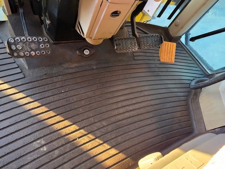 2002-john-deere-6410-image-59