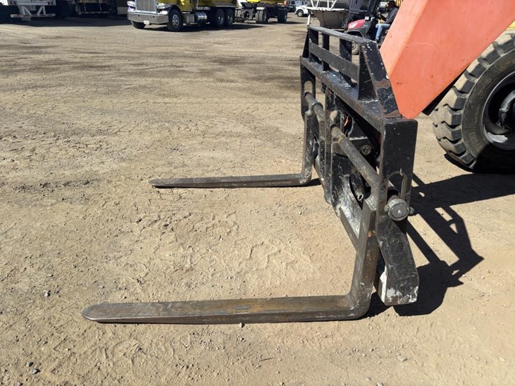 2014-jlg-8042-image-9