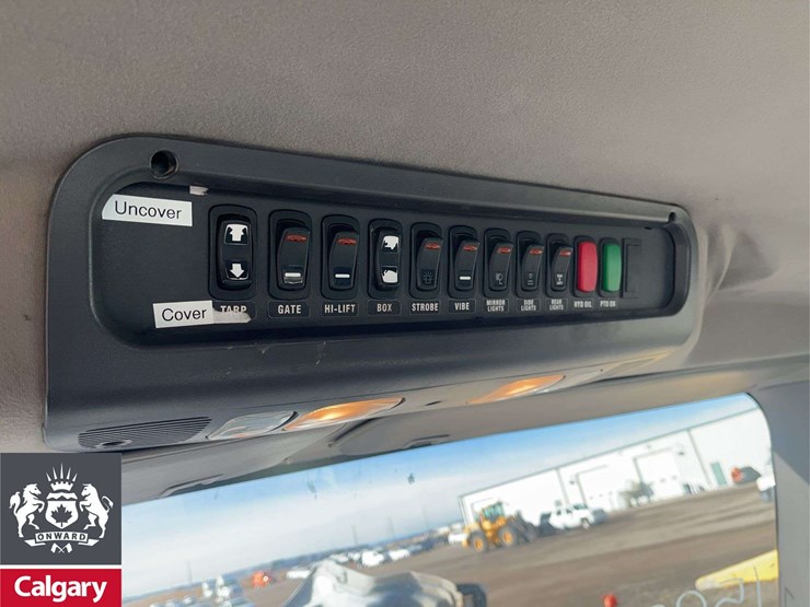 2016-freightliner-114sd-image-17