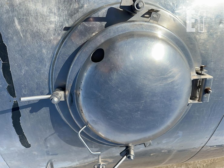 2005-sterling-lt9500-image-40