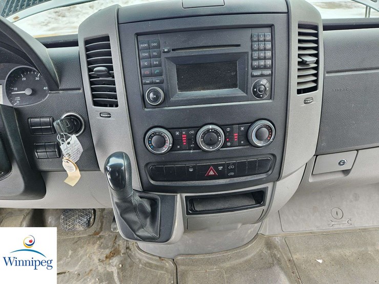 2011-mercedes-benz-sprinter-2500-image-25