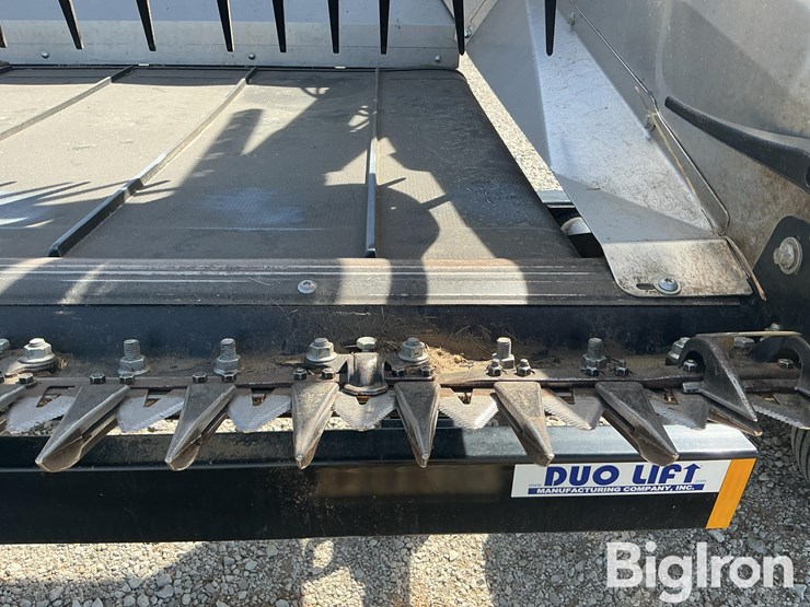 2023-macdon-fd225-flex-draper-head-image-17