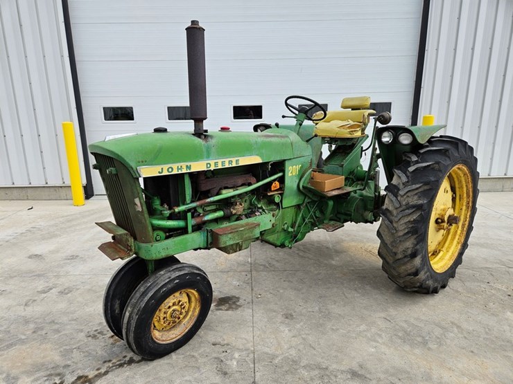 1965-john-deere-2010-image-1