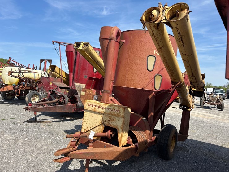 new-holland-353-image-3