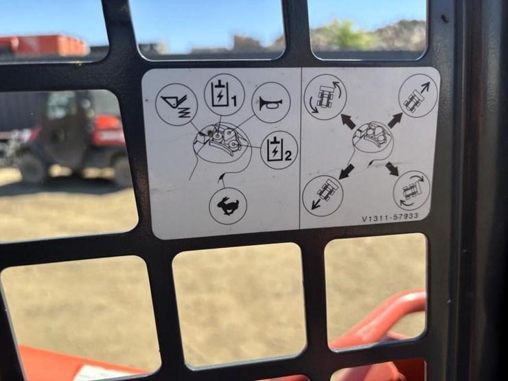 2018-kubota-ssv65-image-23