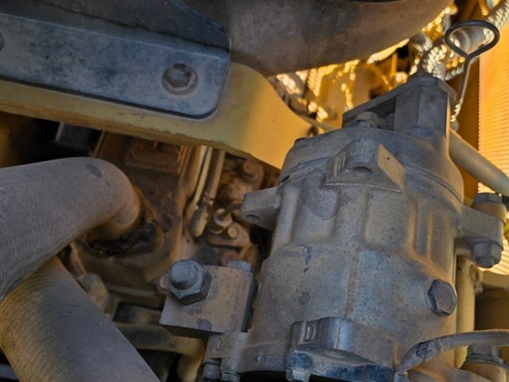 2005-caterpillar-d4g-xl-image-53