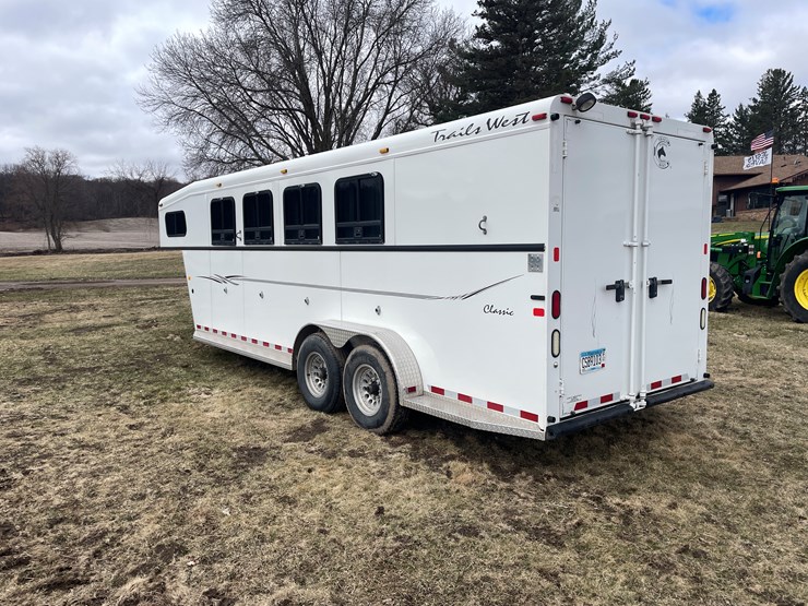 #292-•-2005-trails-west-classic-horse-trailer-(has-mn-title-in-delay)(scandia,-mn)-image-3