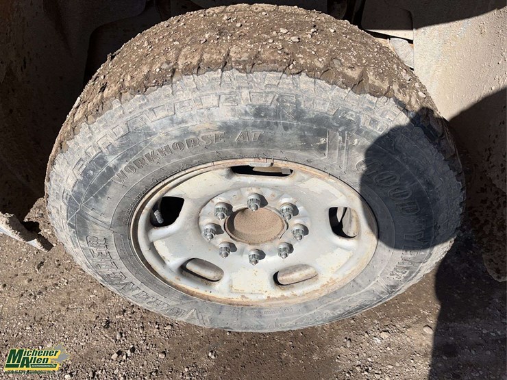 2011-gmc-sierra-2500hd-image-10