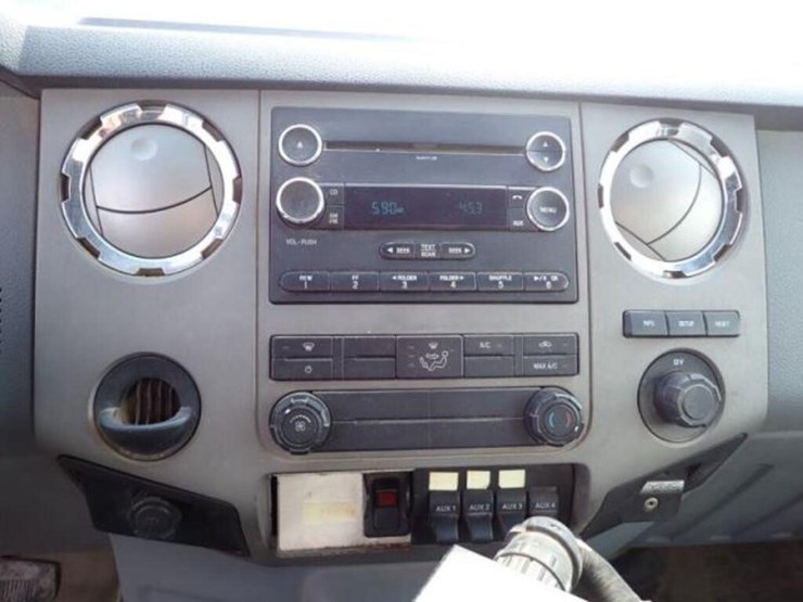 2012-ford-f750-xlt-image-17