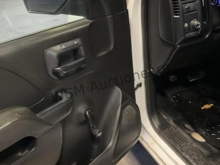 2017-chevrolet-silverado-1500-image-25