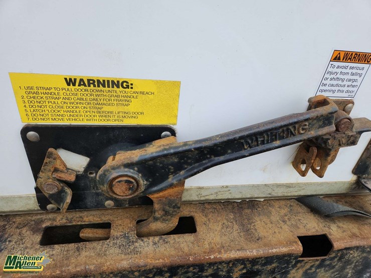 2016-isuzu-npr-image-18