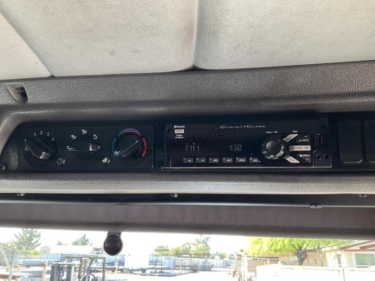 2018-peterbilt-520-image-28