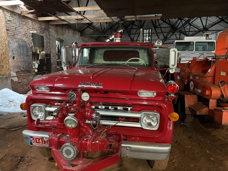 #210-•-1964-chevy-80-(howe)-fire-truck-(no-brakes)-(no-title)-(wakefield,-mi)-image-2