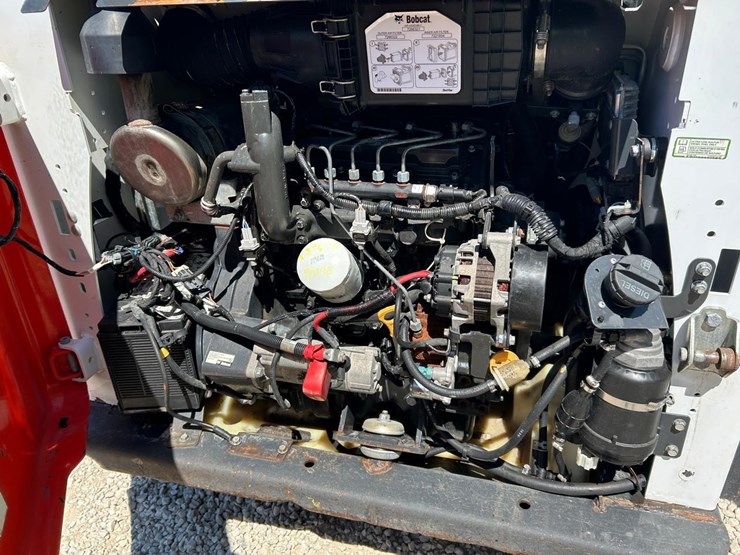 2020-bobcat-t595-image-15