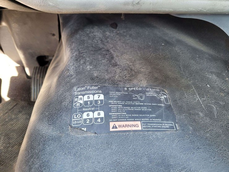 2009-international-tractor-truck-image-23