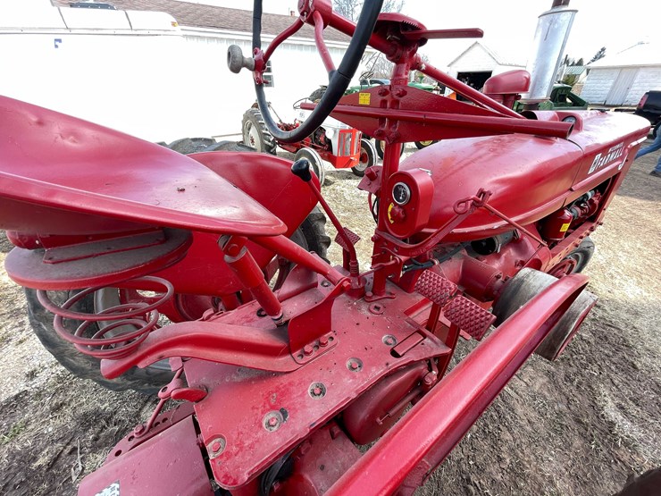 #122-•-ih-mccormick-farmall-tractor-(fremont,-wi)-image-23