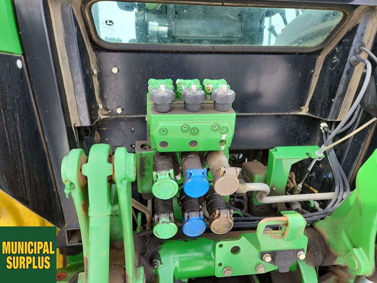 2014-john-deere-6115d-image-27