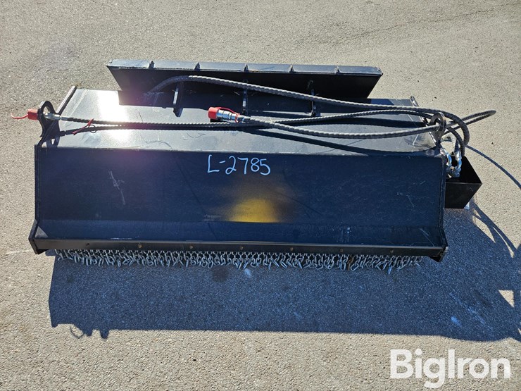 2025-massey-ferguson-730-image-2