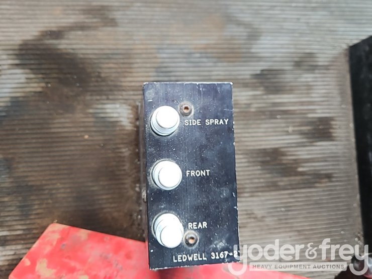 2017-peterbilt-337-image-28