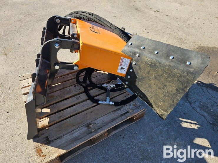 2025-massey-ferguson-730-image-4