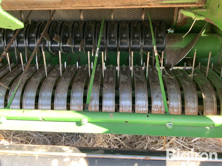 2019-john-deere-560m-image-11