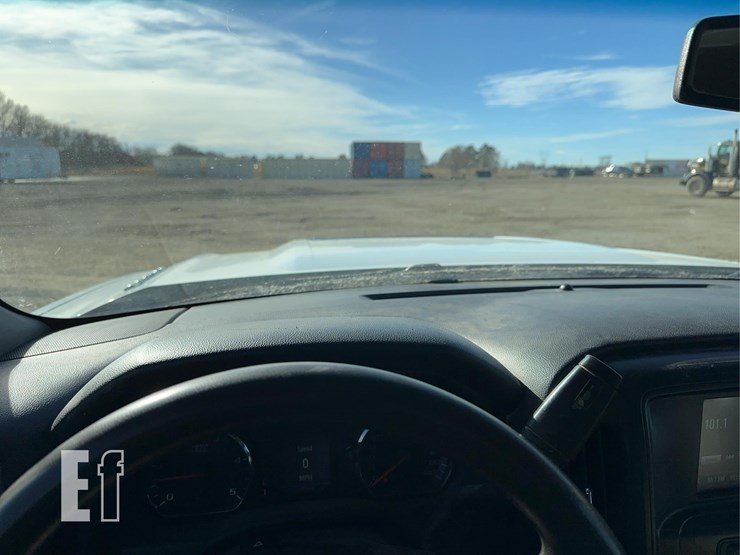 2019-chevrolet-3500-image-10