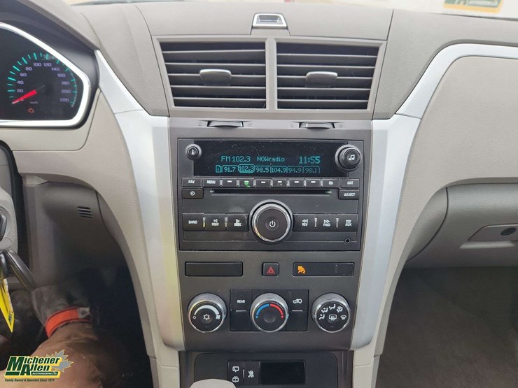 2011-chevrolet-traverse-ls-image-20