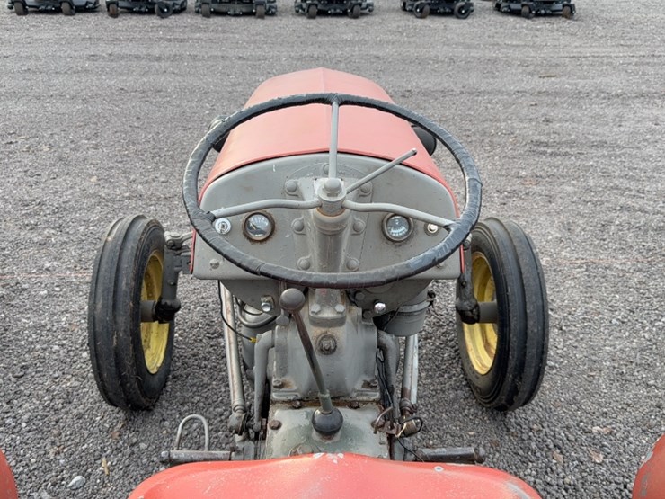 #3051-•-furguson-tractor-image-13