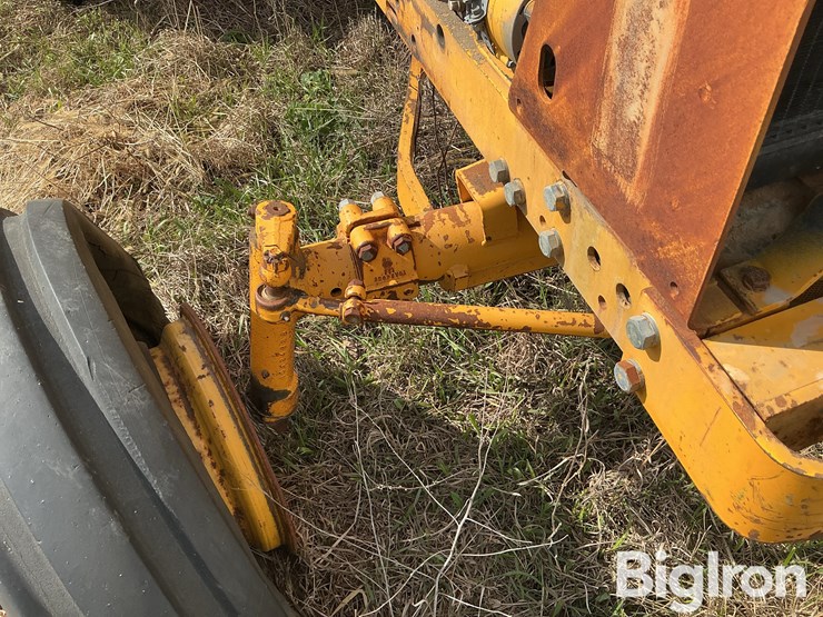 minneapolis-moline-4250-6-2wd-tractor-image-17
