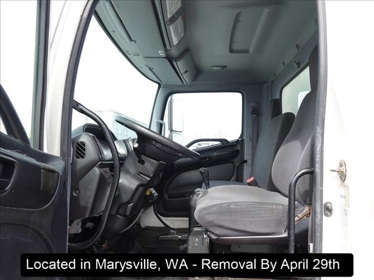 2010-hino-268-image-14