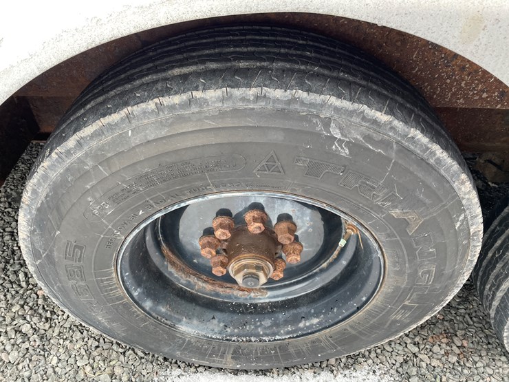 #280-•-2015-united-uxgn-8.536tr80-(3)-axle-enclosed-trailer-(has-wi.-title)-(mason,-wi)-image-11