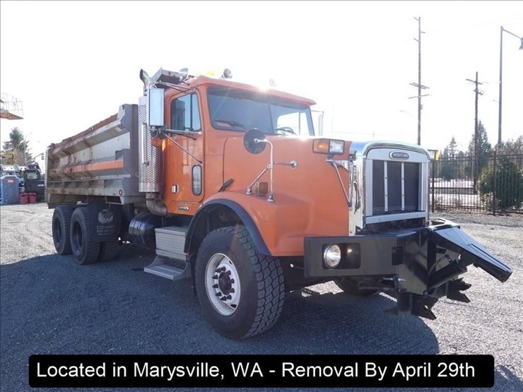 2000-freightliner-fld120-image-29