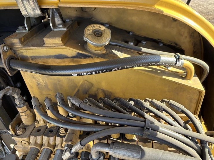 2015-caterpillar-305.5e2-cr-image-43