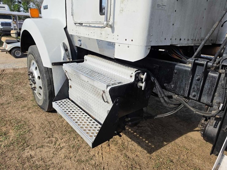 2010-kenworth-t800-image-11