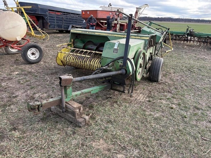 john-deere-336-image-7