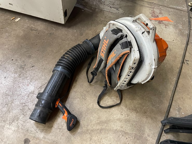 #2525-•-stihl-backpack-leaf-blower-(columbia-heights,-mn)-image-1