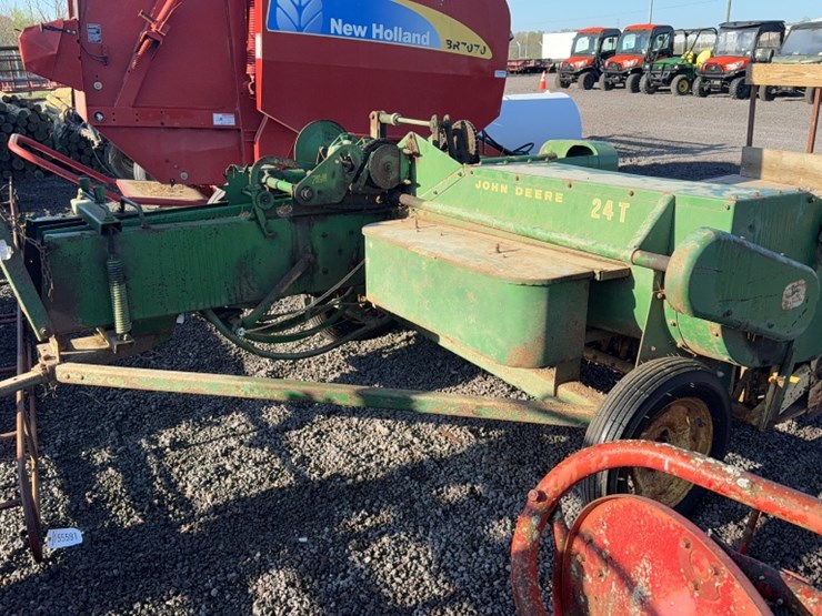 john-deere-24t-image-5