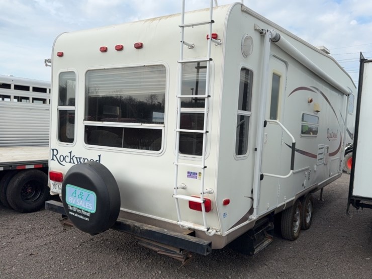 #3002-•-2006-rockwood-28'-5th-wheel-camper-image-9