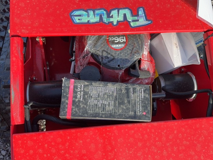 #4092-•-future-remote-control-mower-w/-gas-engine-image-6