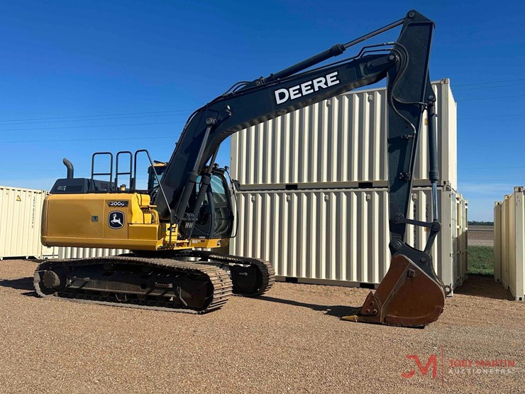 2021-deere-200-lc-image-1