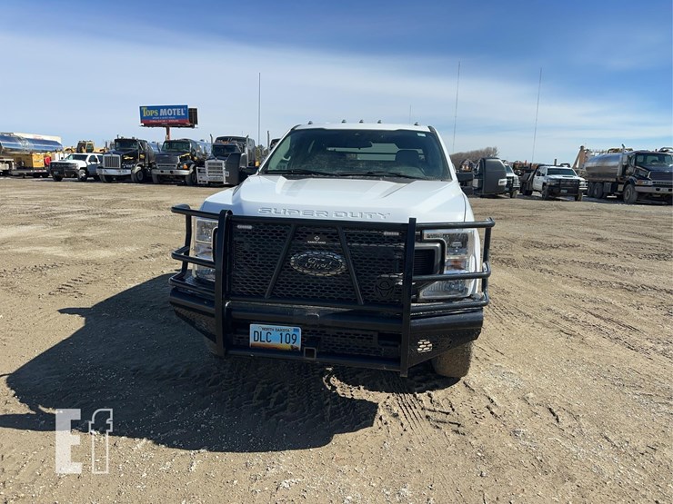 2021-ford-f350-xl-image-2