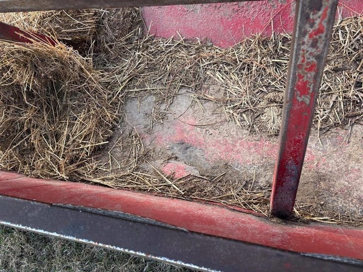 h&s-20'-tricycle-front-feeder-wagon-image-5