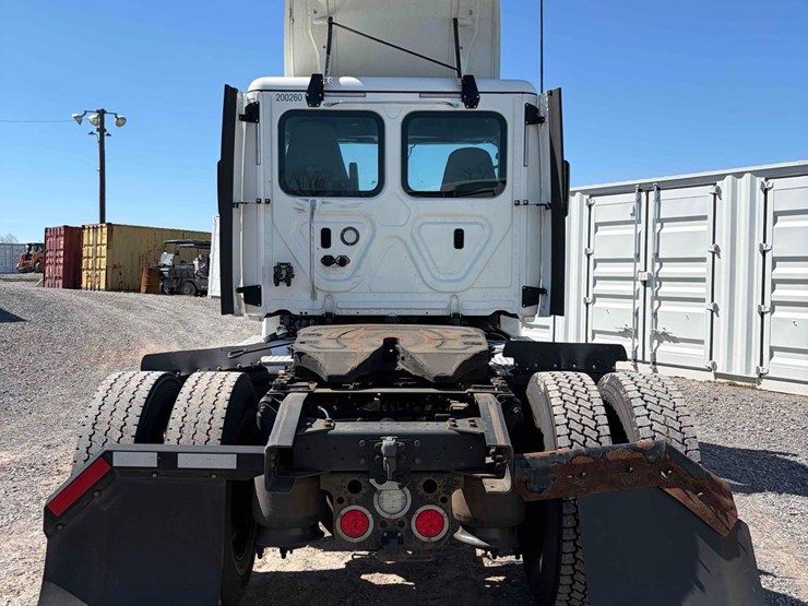 2018-freightliner-cascadia-single-axle-road-tractor-image-4