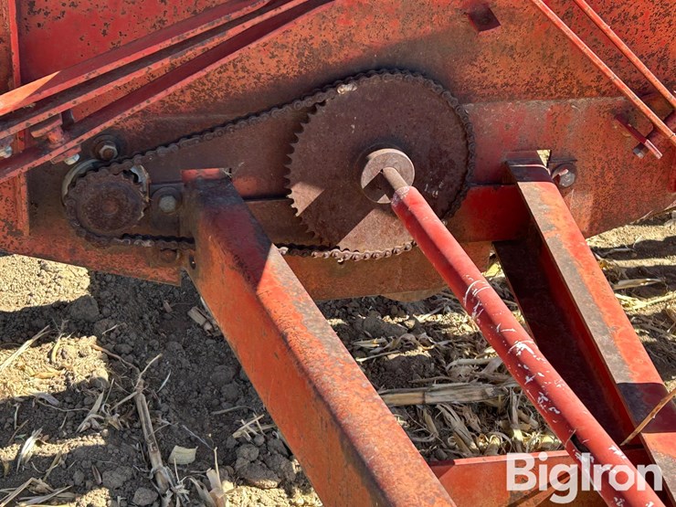 new-holland-1033-image-13